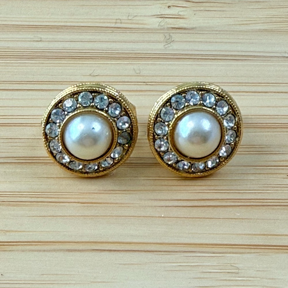 Vintage Gold Tone Faux Mabe Pearl Rhinestone Halo Clip-On Earrings